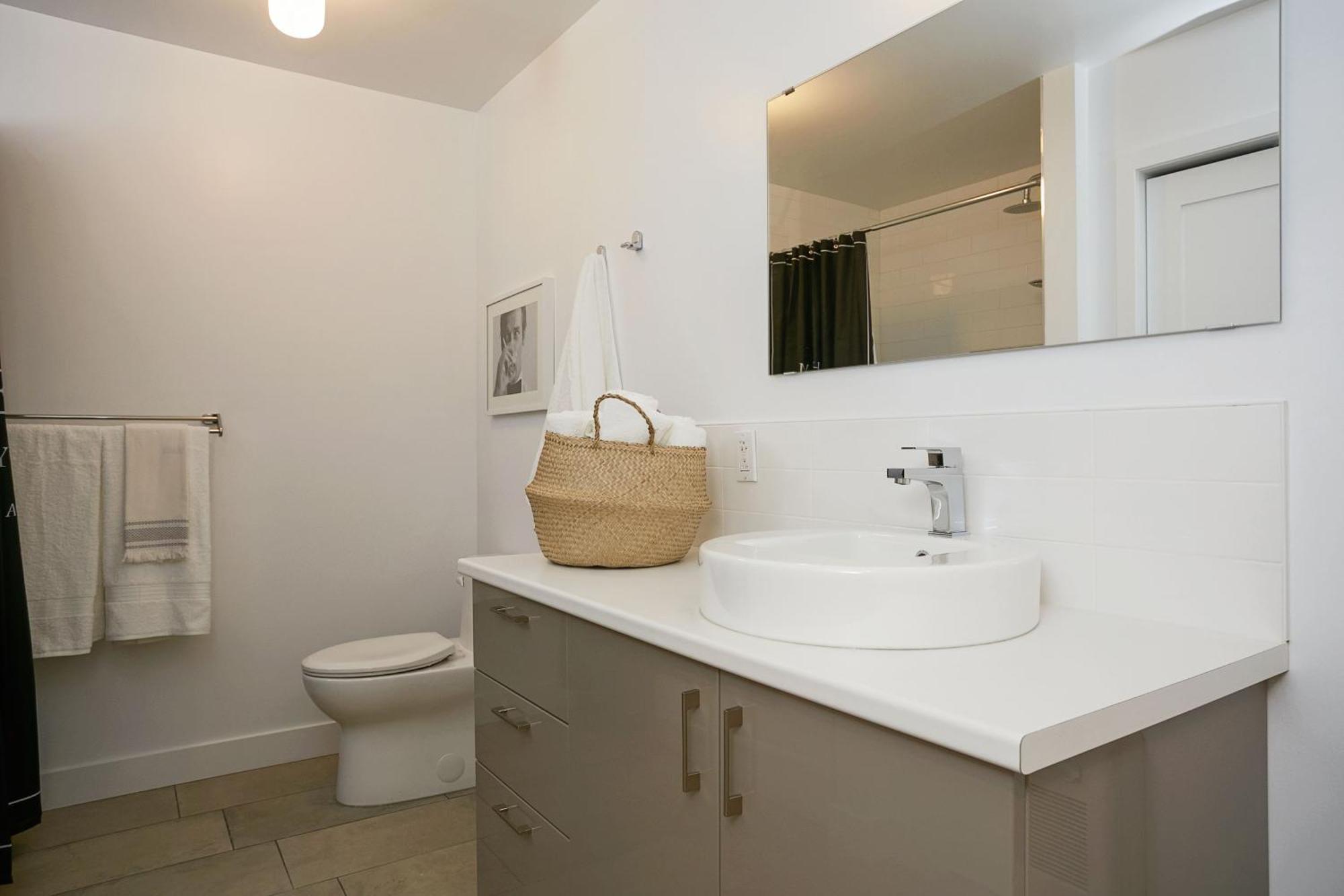 Explore Montreal From Sleek Contemporary Apartment By Den Stays Zimmer foto