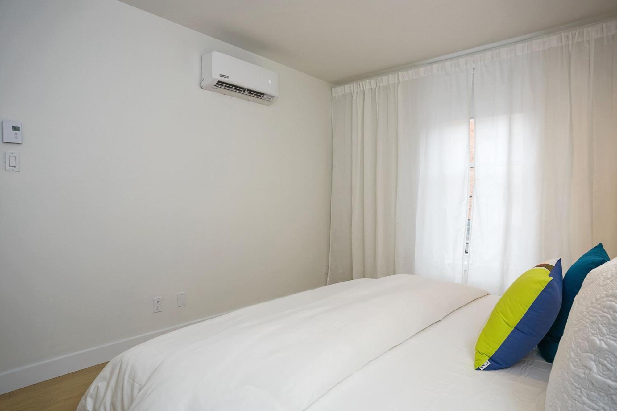 Explore Montreal From Sleek Contemporary Apartment By Den Stays Zimmer foto