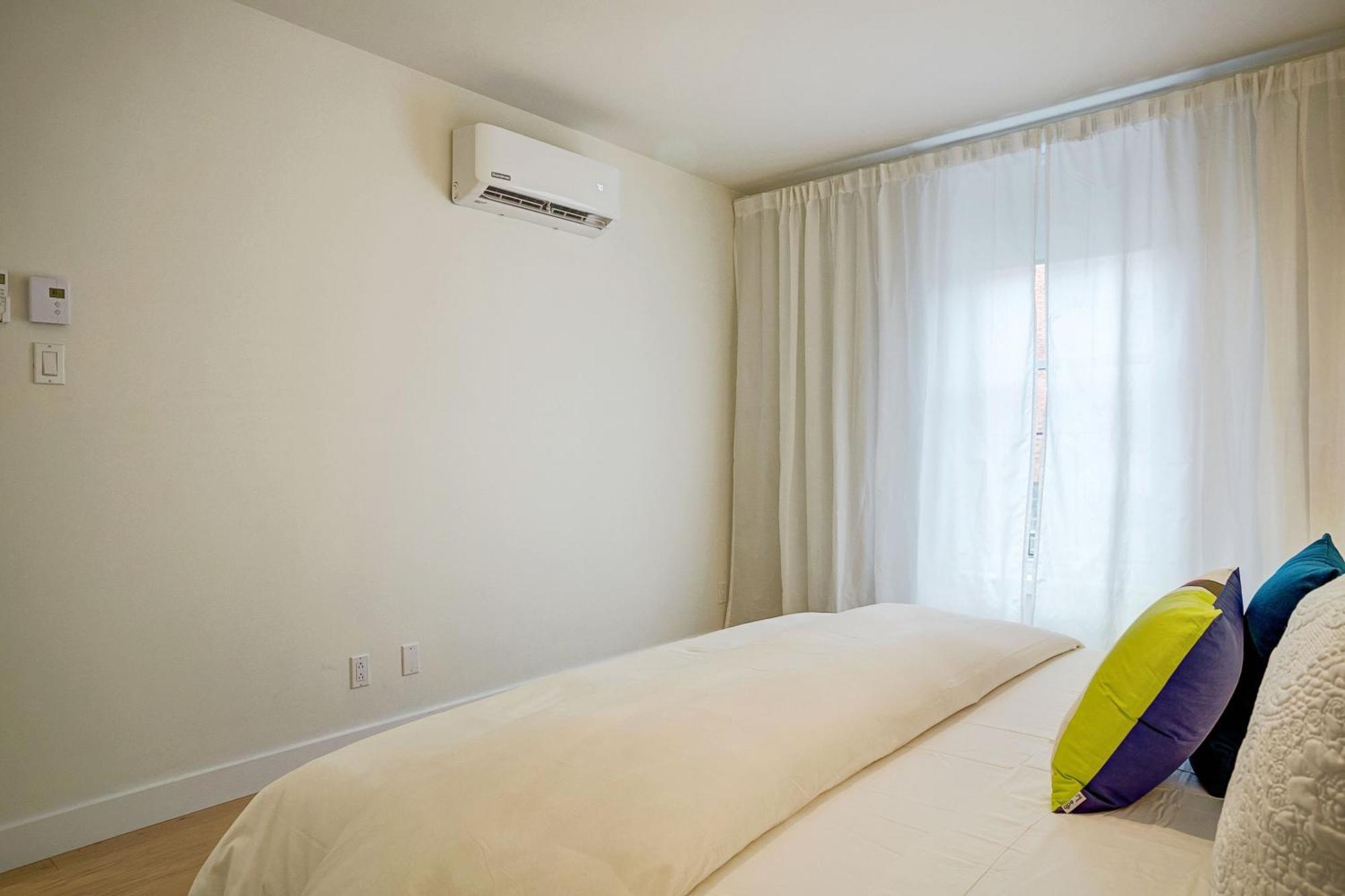 Explore Montreal From Sleek Contemporary Apartment By Den Stays Zimmer foto
